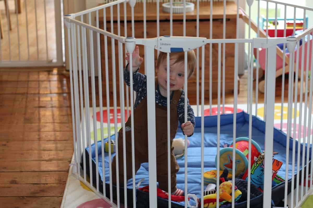 lindam safe and secure fabric playpen