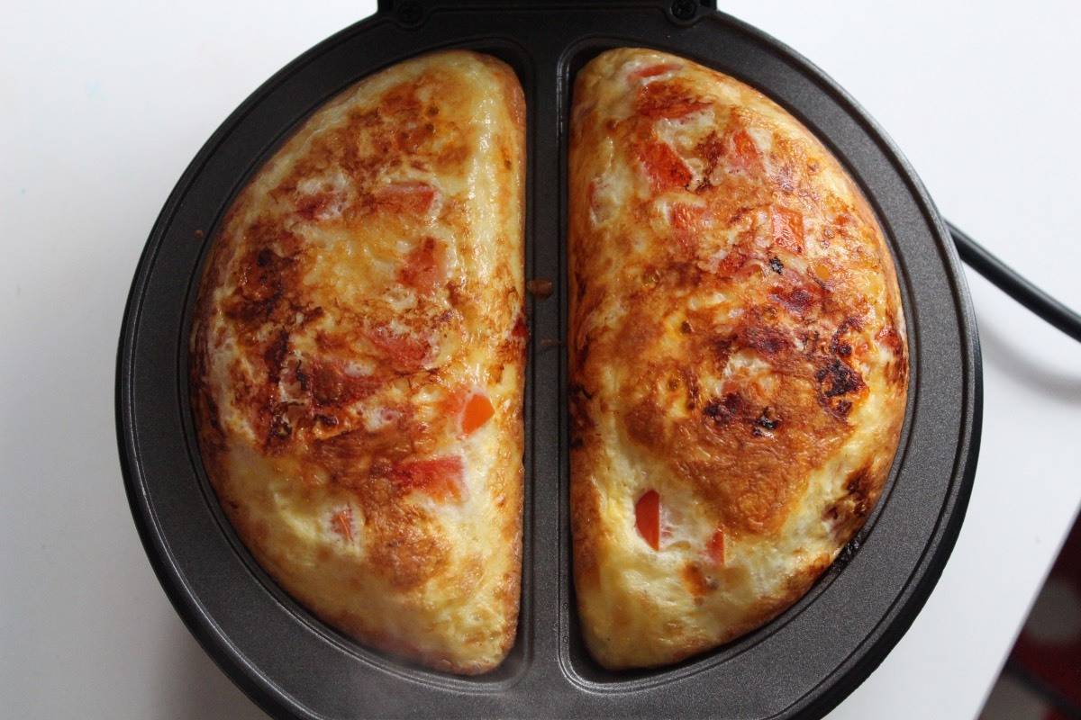 Cooked omelette in the Aldi Ambiano Omelette Maker