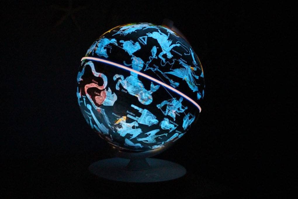 2 in 1 AR Day and Night Globe from Oregon Scientific Review