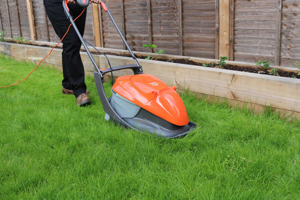 Making Light Work of the Lawn with Flymo Lawnmowers Review