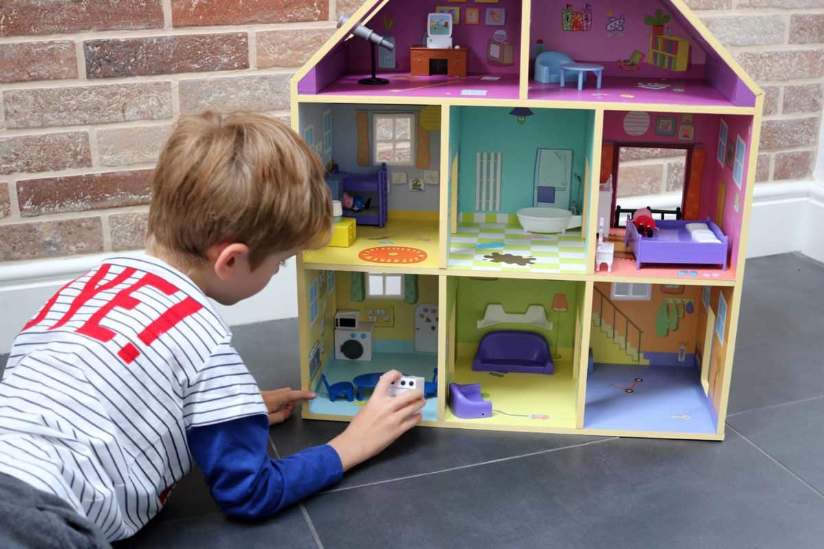 Dollhouse Made From Various Wooden Characters Background, Peppa