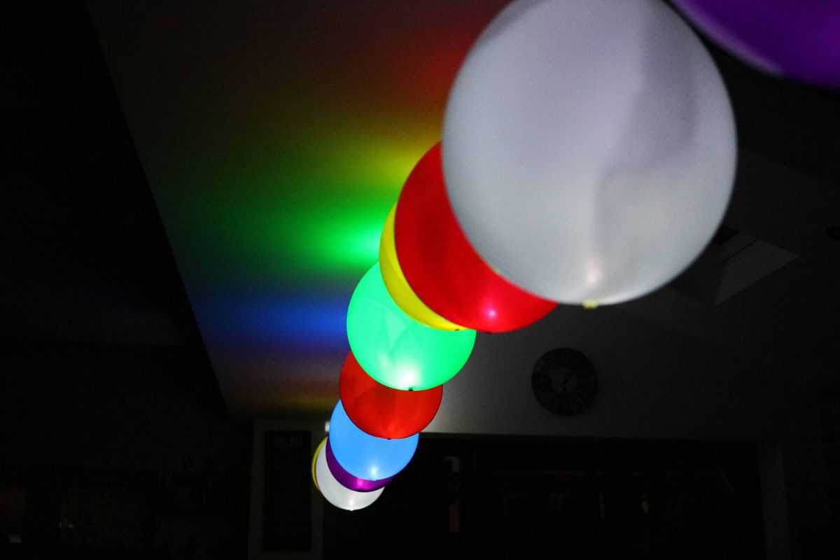 Testing LuminAid, the lantern you blow up like a balloon - CNET