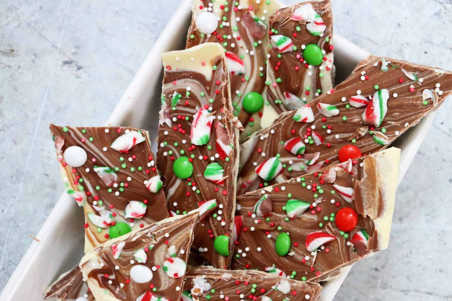 marbled-chocolate-candy-cane-bark-delightful-vegans