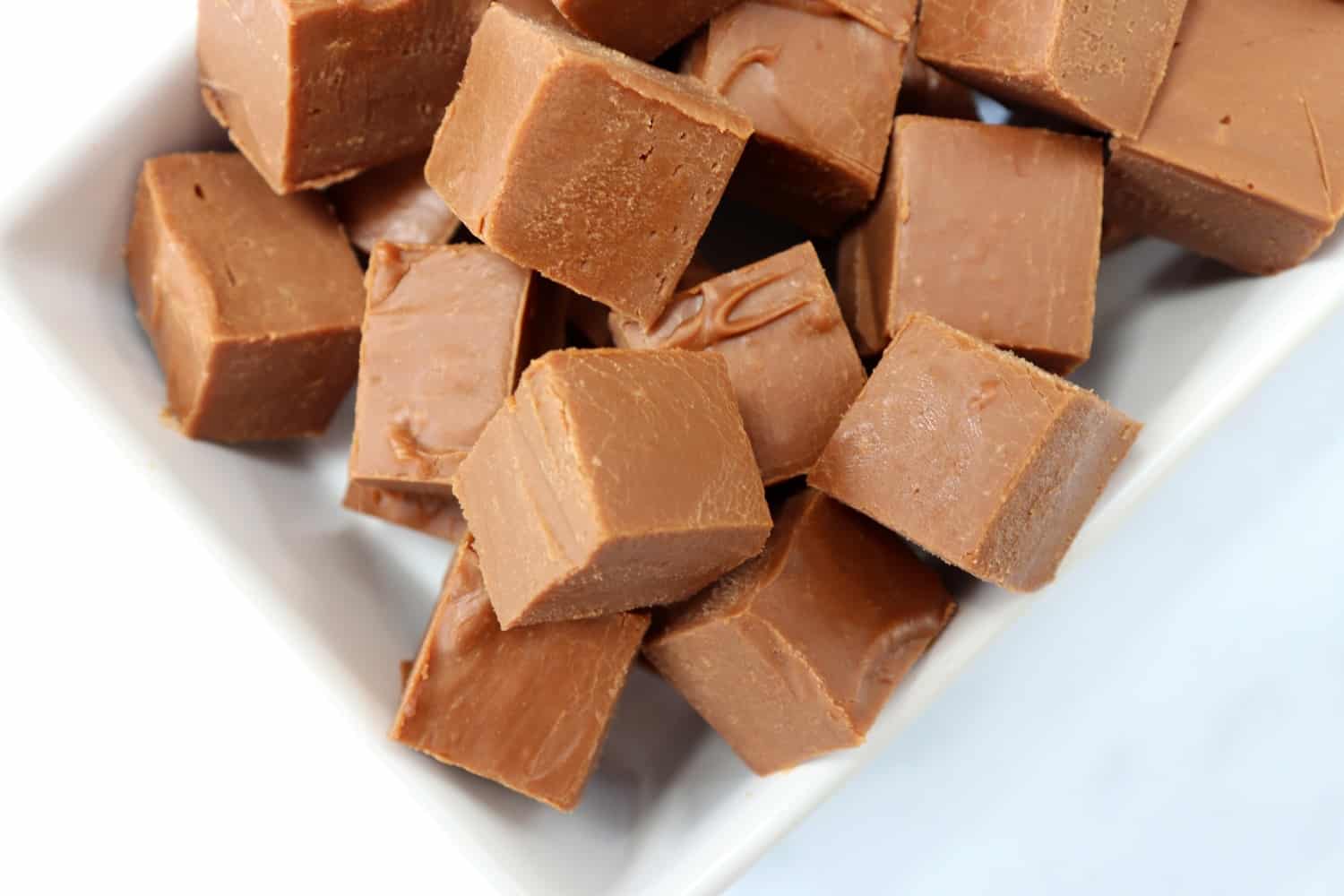 Slow Cooker Zwei Zutaten Karamell Fudge Rezept