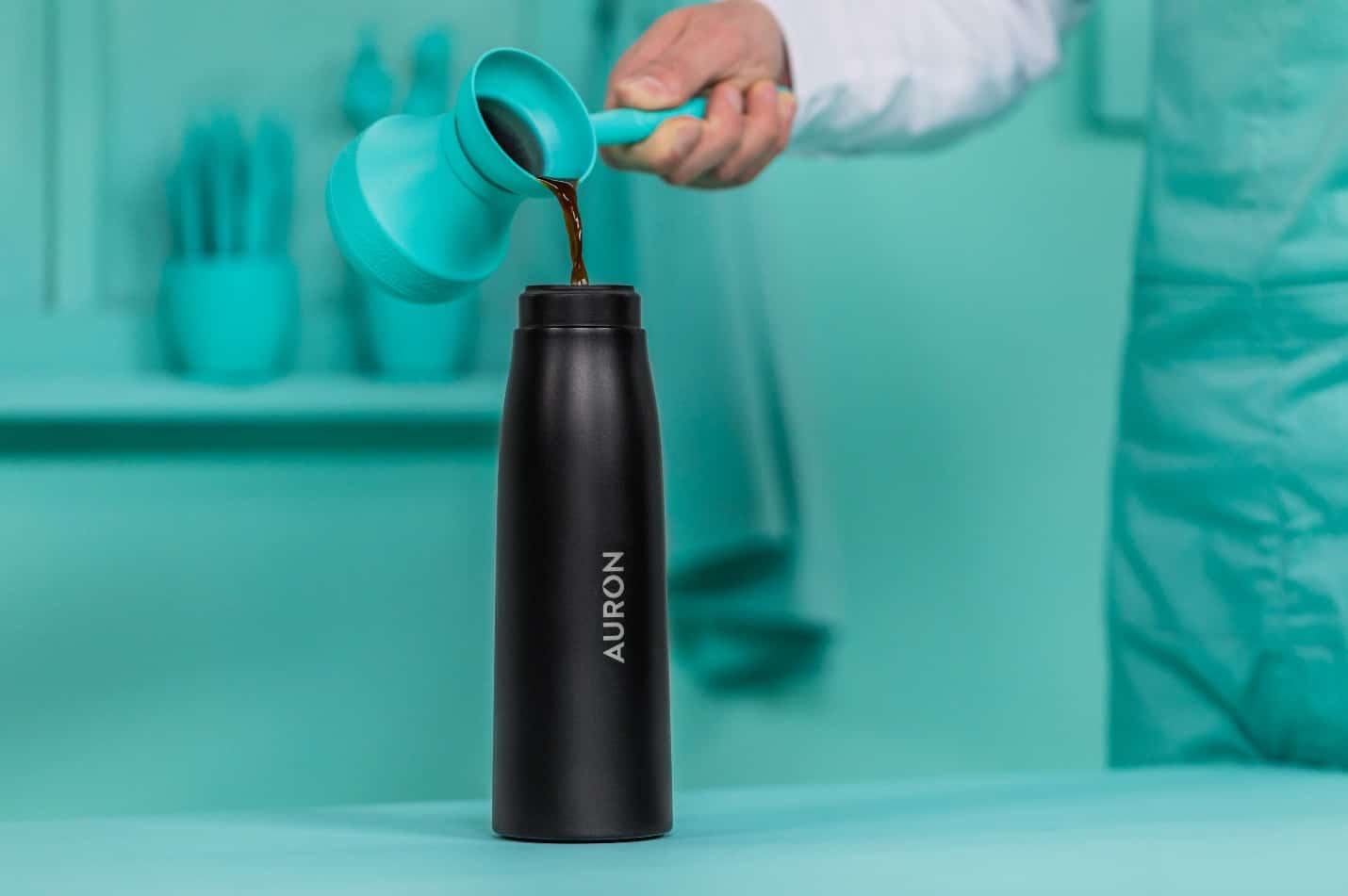 Auron: Self-cleaning water purifying UV-C smart bottle
